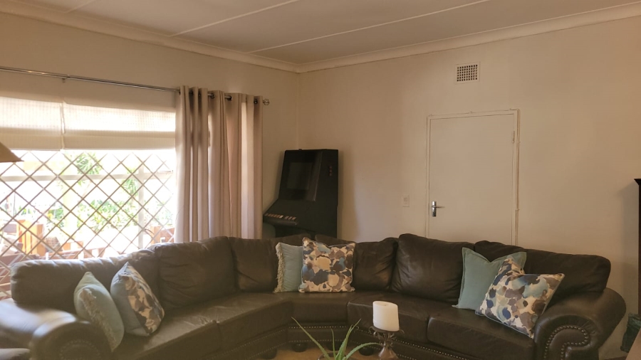 3 Bedroom Property for Sale in Flamwood North West